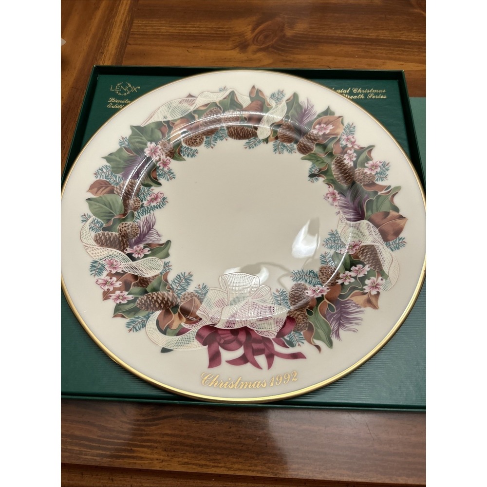 Lenox colonial christmas wreath plate North Carolina Twelfth Colony 1992 Ribbon